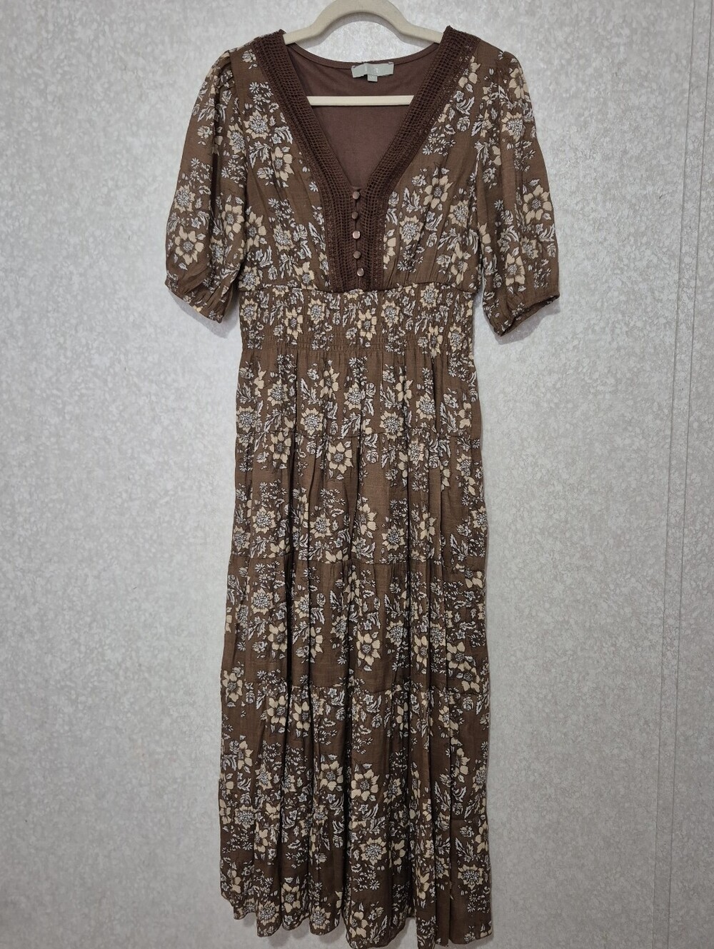 Brown Floral V-Neck Button-Front Maxi Dress..Size:M